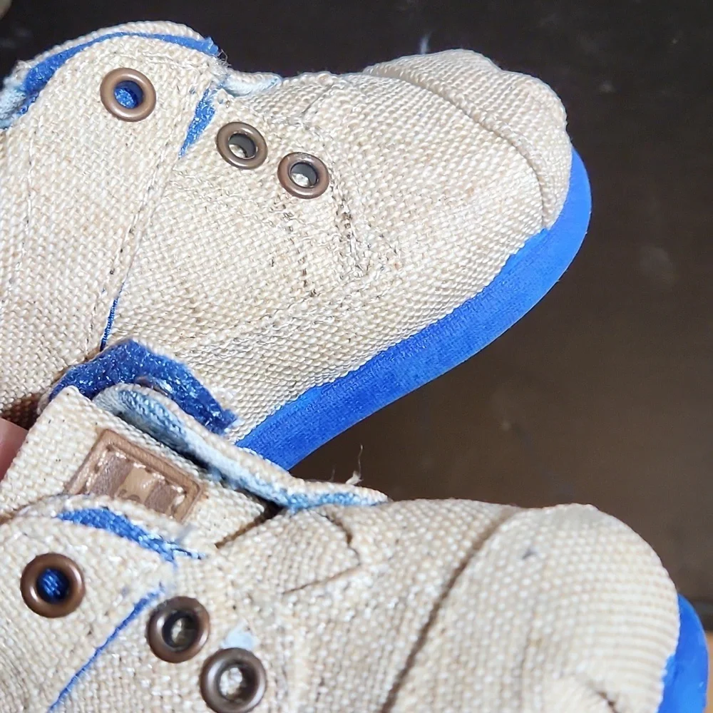 TOMS Canvas Sneaker 2T Baby Euc